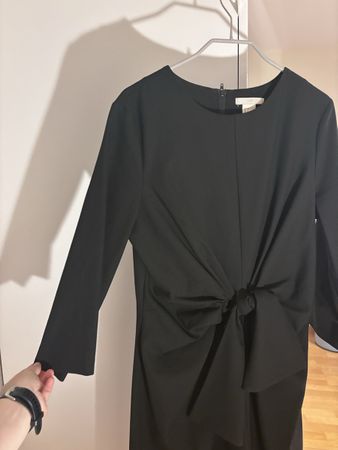 Vestito elegante nero a maniche lunghe 