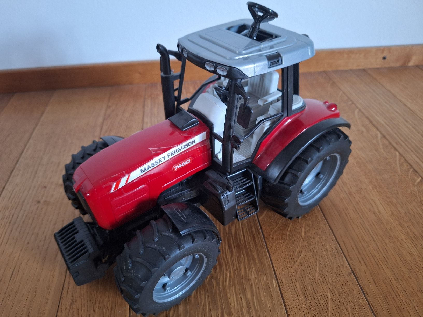 Bruder Giocattoli: Bruder Traktor Massey Ferguson – Usato da Affeltrangen venduto da Salz-Pfeffer