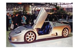 Bugatti EB110 Super Sport 1/43 no Minichamps