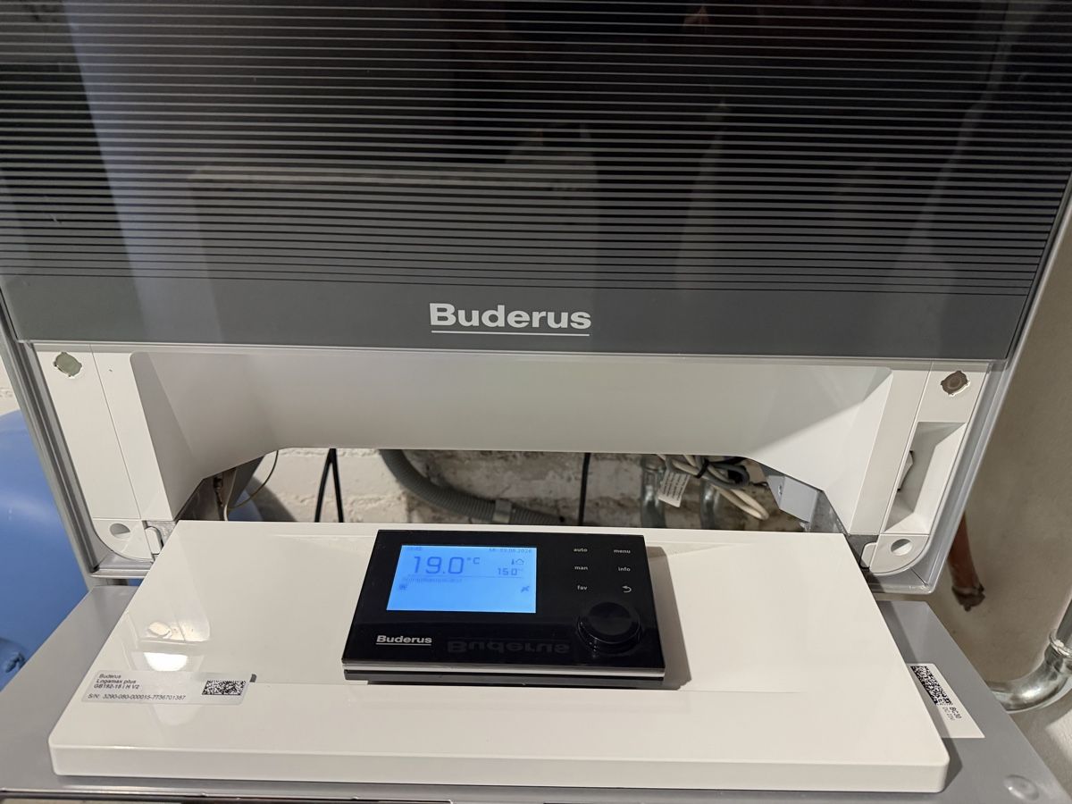 Buderus Radiatori: Buderus Logamax plus Heizkessel  – Usato da Uster venduto da xtenso 2