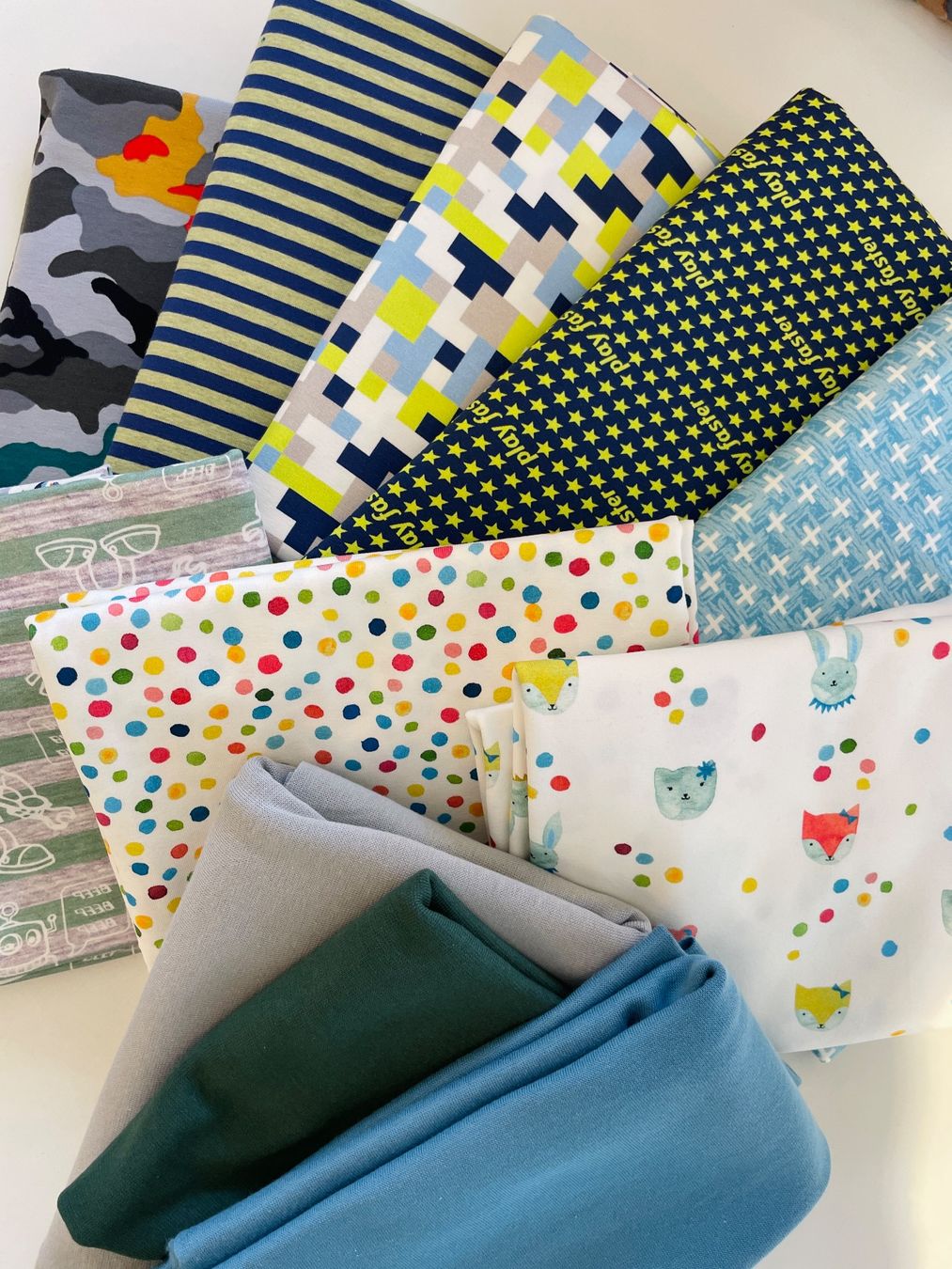 Tessuti: Grosses Stoffpaket / NEU / Jersey + Bündchen – Nuovo (secondo la descrizione) da Silvaplana venduto da Lotzis