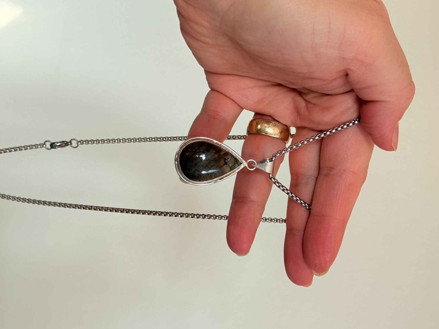Catenine: Collier labradorite naturelle goutte 💧... – Nuovo e nell'imballaggio originale da Genève venduto da AGBERG 9