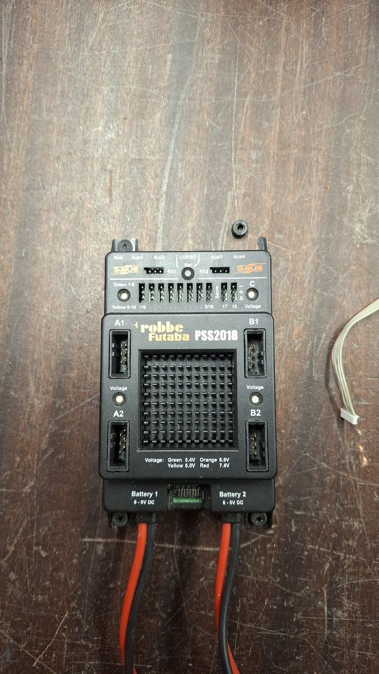 Futaba Telecomando: Robbe PSS2018 V2 S Bus Akkuweiche – Usato da Kaufdorf venduto da Olientsch 2