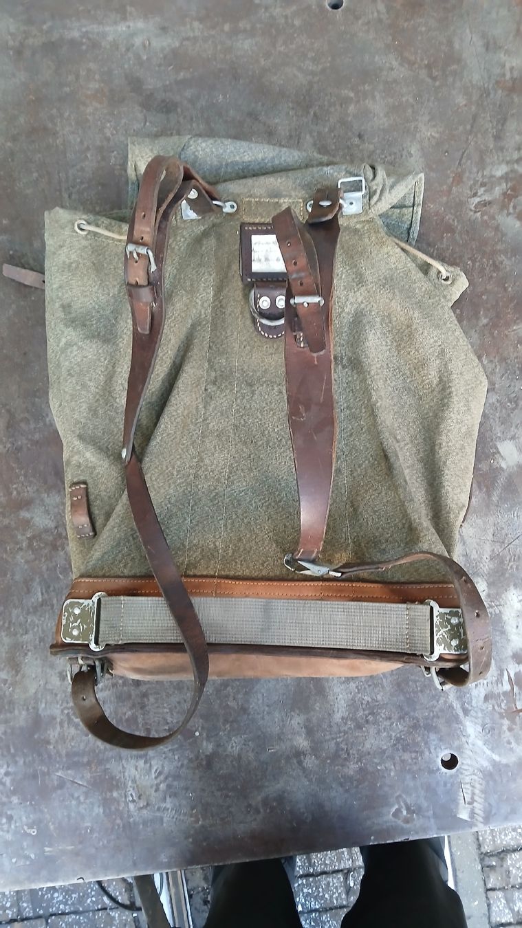 Rucksäcke: Schweizer Militärrucksack – Gebraucht aus Basel von Hmen 1
