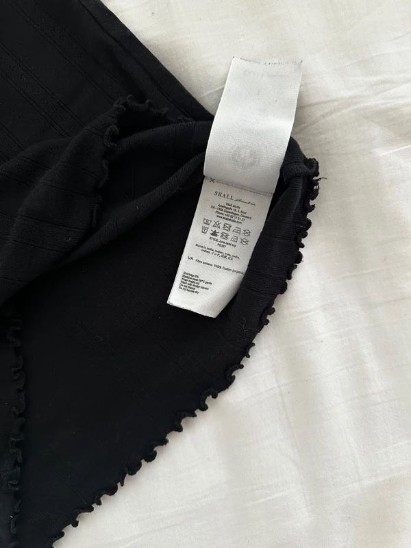 Top: Skall Top schwarz aus 100% Baumwolle – Nuovo (secondo la descrizione) da Zürich venduto da xxstellixx 3