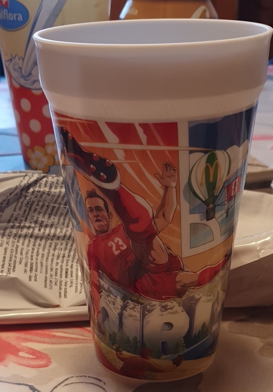 Verres: Verre Macdo + Fifa - Shaqiri Suisse – Neuf (Voir description) à Aven par stphane1577