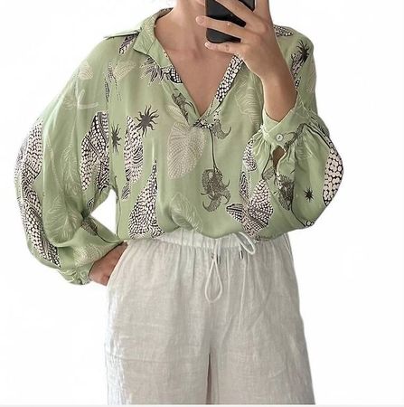 Brandneue luxuriöse Seidenbluse Grösse M-L