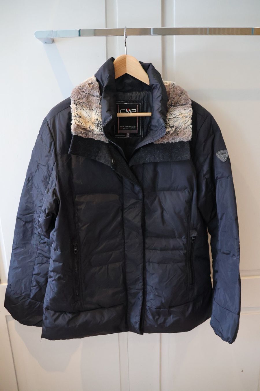 CMP Jacken: Schwarze CMP Daunenjacke – Gebraucht aus Winterthur von jul_v9wx