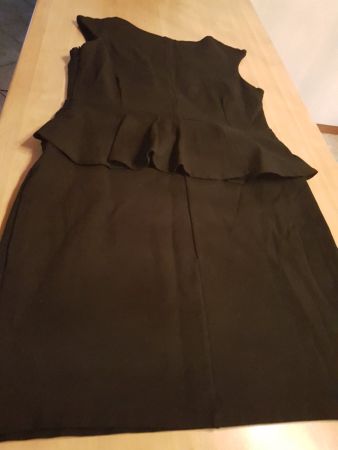 Robe noire taille M marque CarnaB1