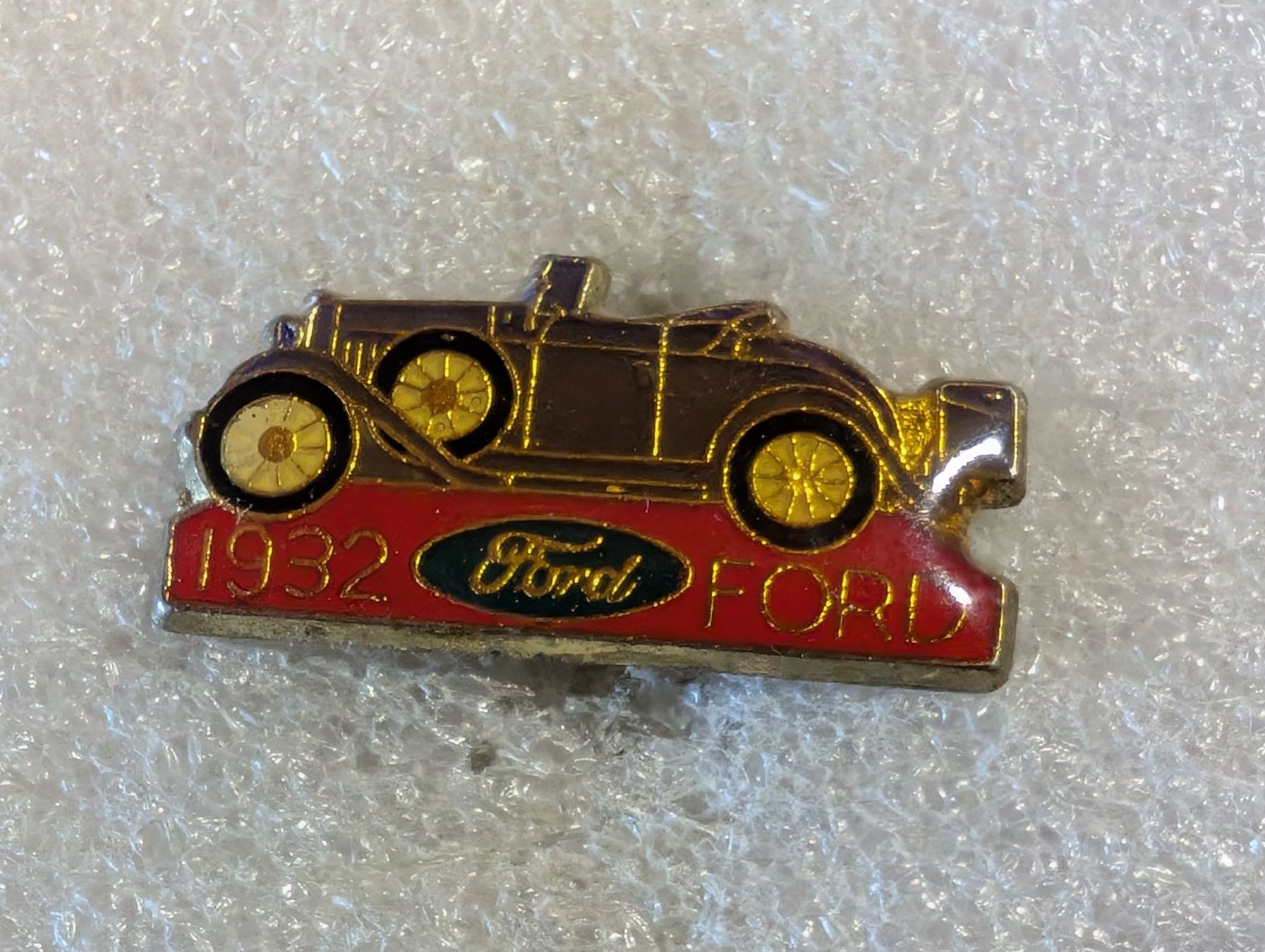 Placchette & Badge: Ansteckpin 112: Auto Oldtimer Ford – Usato da Oppligen venduto da Pin-Fall-Shop