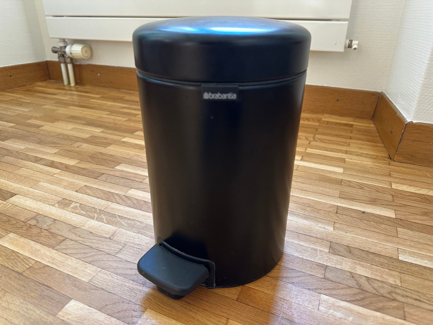 Brabantia Cestini per rifiuti: Brabantia NewIcon Treteimer Mattschwarz 5L – Usato da Lausanne venduto da brixton 1