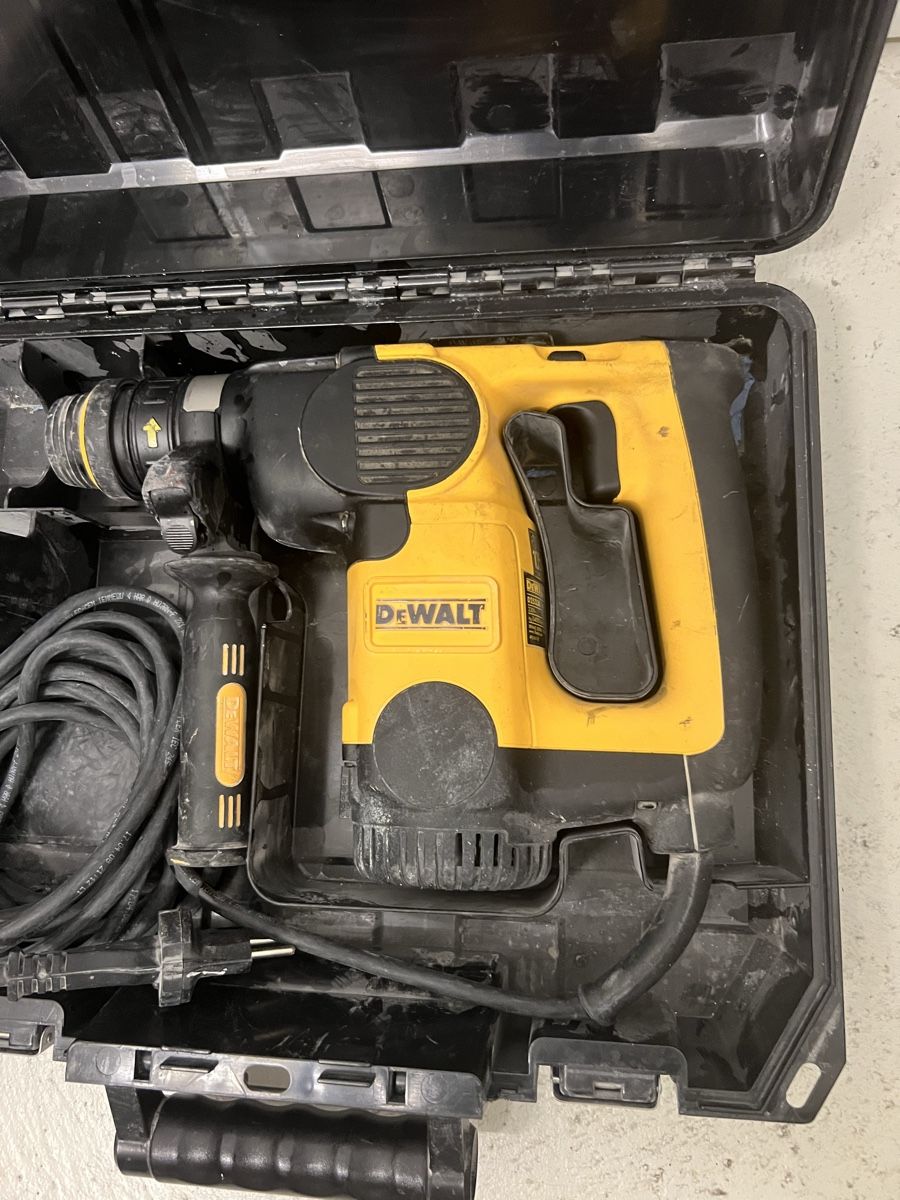 Dewalt Tutti gli attrezzi: Dewalt D25330 Meisselhammer – Usato da Holziken venduto da 181281 2
