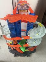 Hot Wheels City Megacity Parkgarage mit T-Rex-Angriff