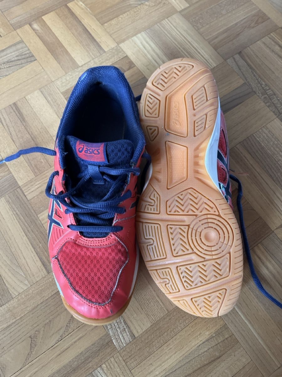 Asics Scarpe per ragazzi: ASICS Hallenschuhe Grösse 39 – Usato da Unterlangenegg venduto da Webvi