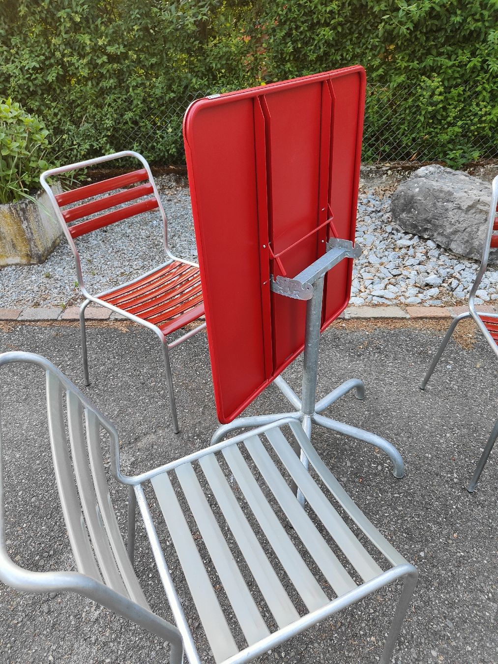Schaffner Set di tavolo e panche: Schaffner Rigi -Tisch mit Lättlistühlen – Usato da Mellingen venduto da Artrena 3