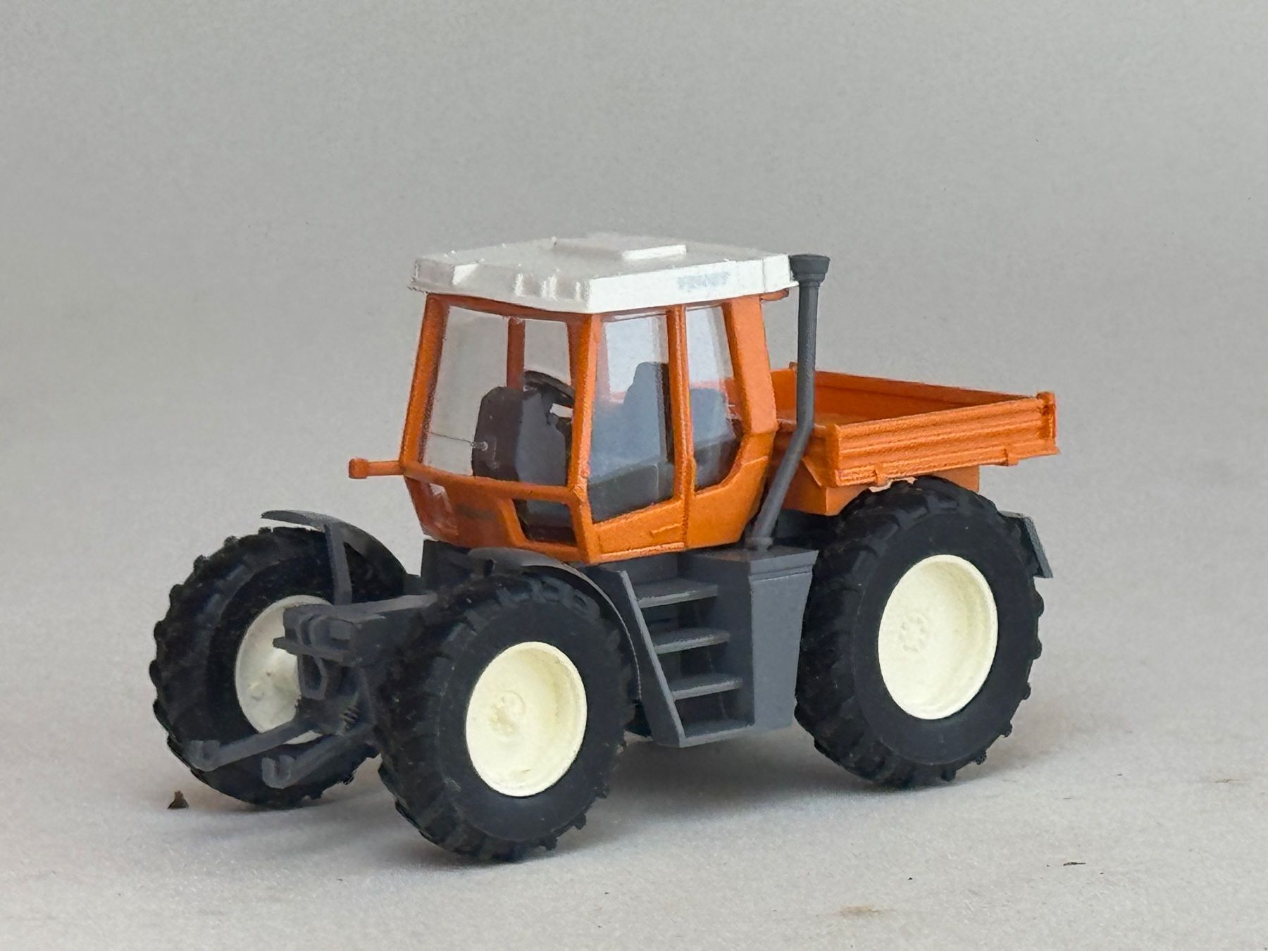 Wiking Voitures modèles: VE1- Wiking Fendt mit Pritsche orange – D'occasion à Elm par Wikmtz