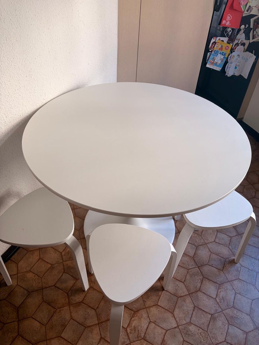 Tavoli: Tisch, inkl. 5 Stühle – Usato da Zürich venduto da Madlaura