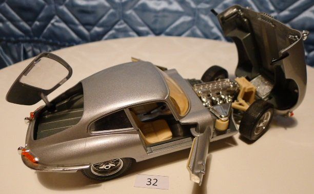 Jaguar Modellini d'auto: Jaguar E-Type Coupe Modellauto, silber, neuwertig – Nuovo (secondo la descrizione) da Steffisburg venduto da Gswiss