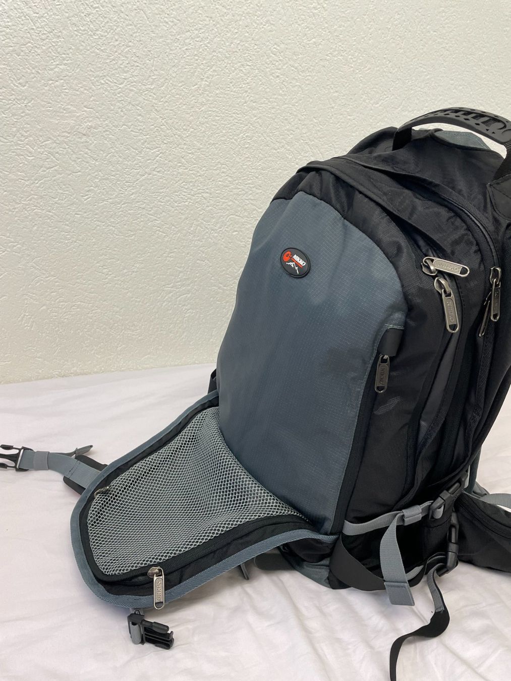 Zaini: NIKKO Rucksack Tundra 40 Schwarz-Grau – Usato da Zollikon venduto da yaris0505 4
