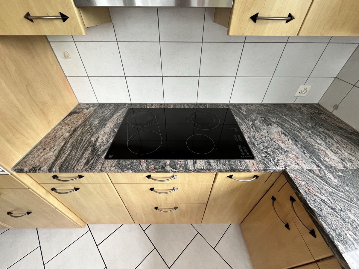 Cucine complete: Schweizer Einbauküche mit Granitabdeckung – Usato da Rotkreuz venduto da Manumak5 2