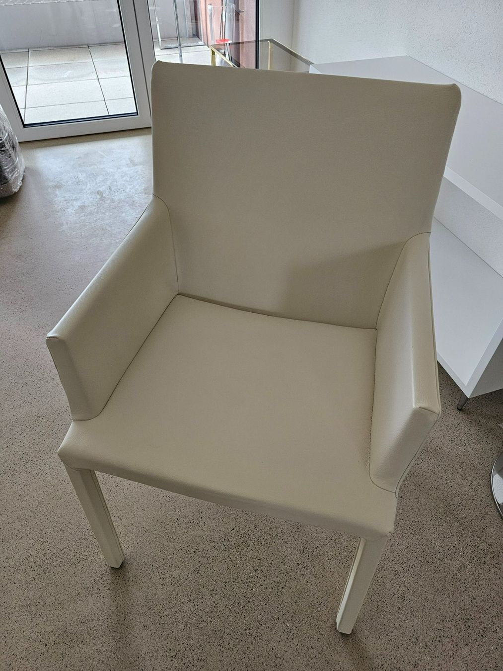 Rolf Benz Set di tavolo e panche: Esszimmer-Ensemble aus Nussbaum inkl. Lederstühle – Nuovo (secondo la descrizione) da Rheinfelden venduto da Formiga1 2