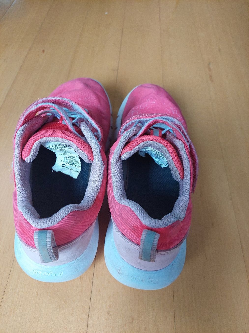 Decathlon Scarpe per ragazze: Sportschule Gr. 32 Pink decathlon – Usato da Zürich venduto da Paola_O 1