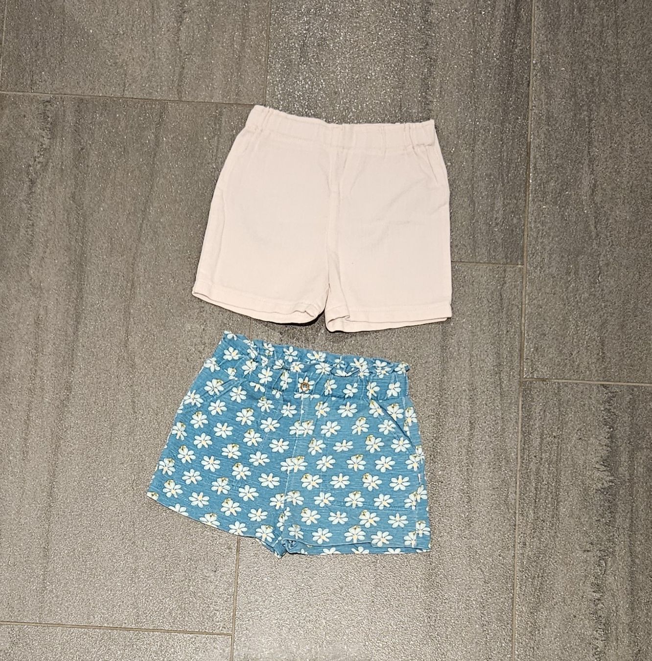 Pantaloni: kurze Hosen Grösse 80 – Usato da Rotkreuz venduto da Kaffitanteli