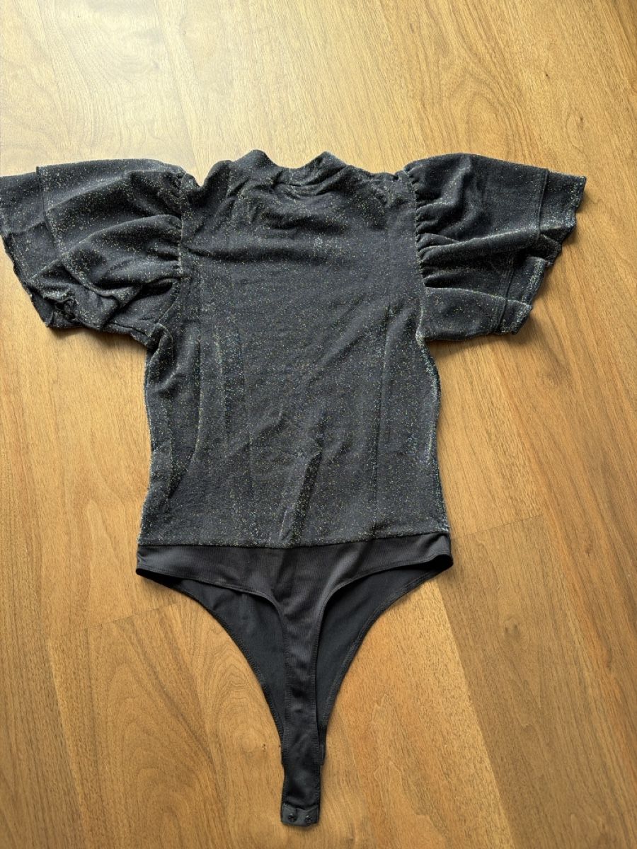 Top: neu Glitzer Body mit Puffärmeln Gr. M – Nuovo (secondo la descrizione) da Weggis venduto da Doris 1