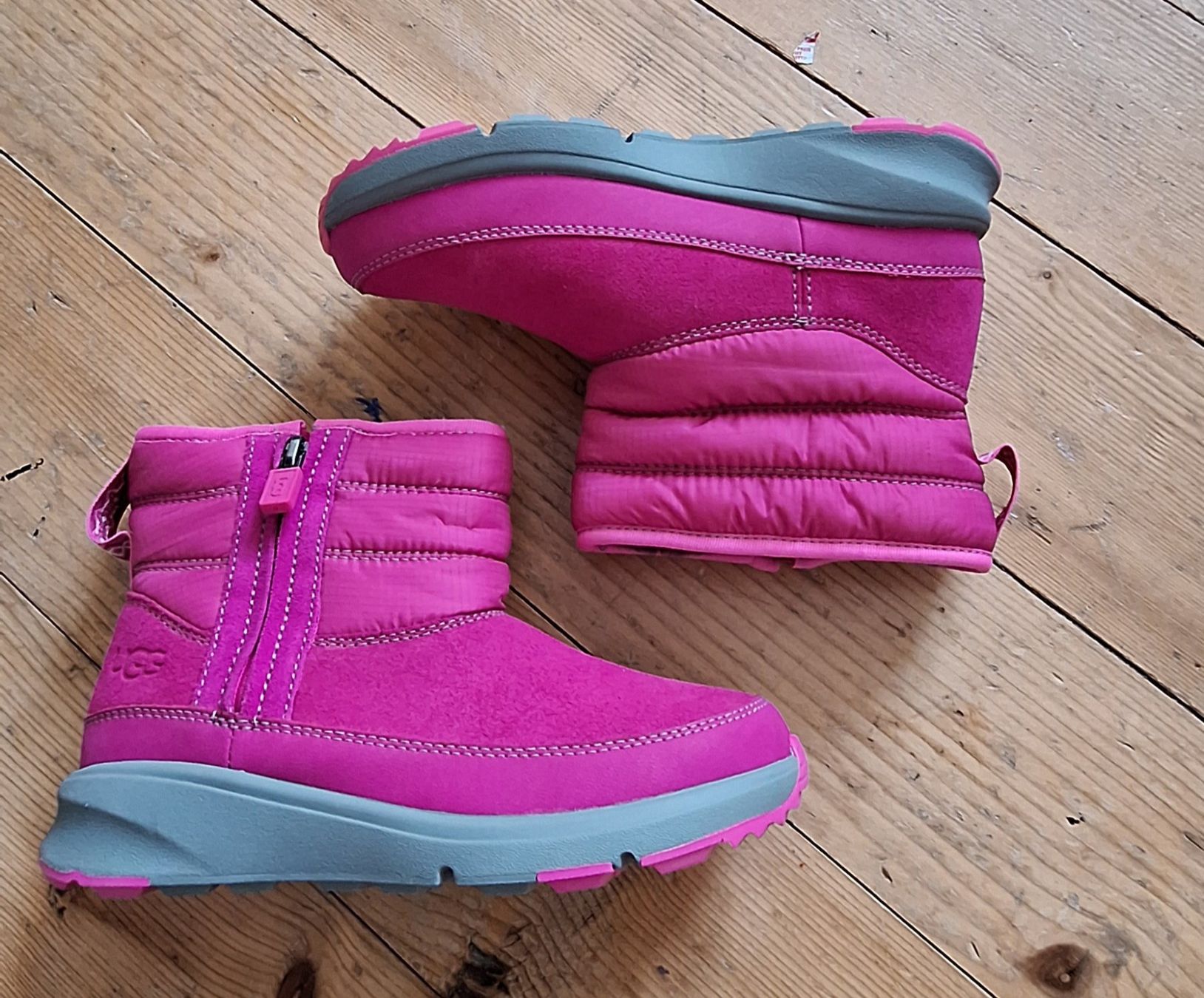 Ugg Schuhe für Jungen: Neuer UGG Winterstiefel Gr. 30/31 – Neu und originalverpackt aus Bern von Hope10