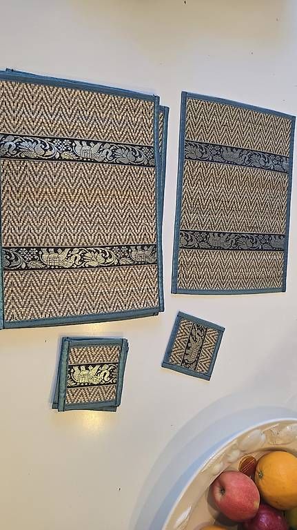 Set di tavolo e panche: Asiatische tischsets mit untersetzer – Usato da Busswil BE venduto da Gunona 2