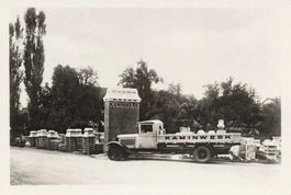Kaminwerk geht Oldtimer-Lastwagen