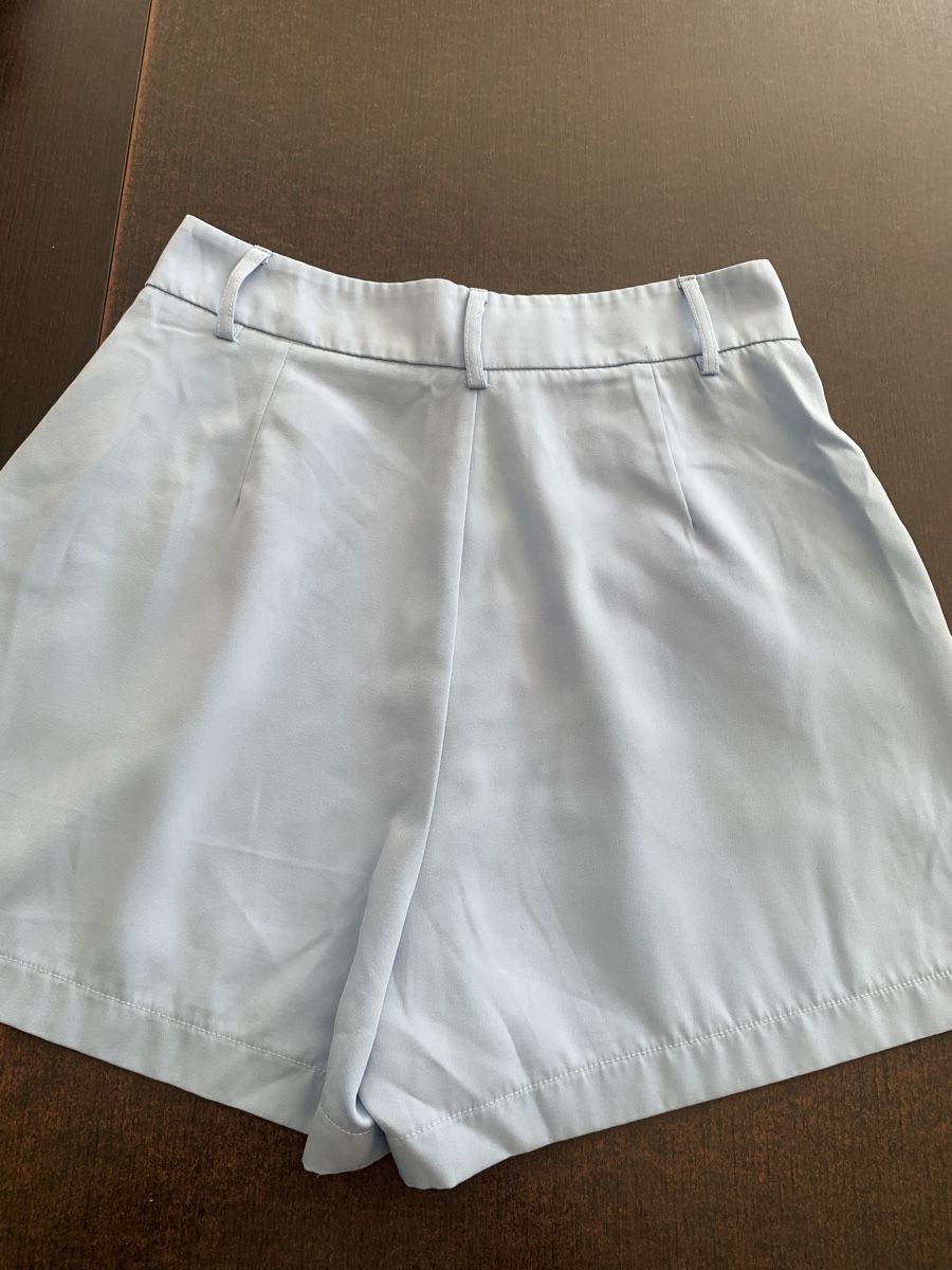 Pantaloni: Short taille 38 bleu claire  – Usato da Domdidier venduto da qatar1973 3