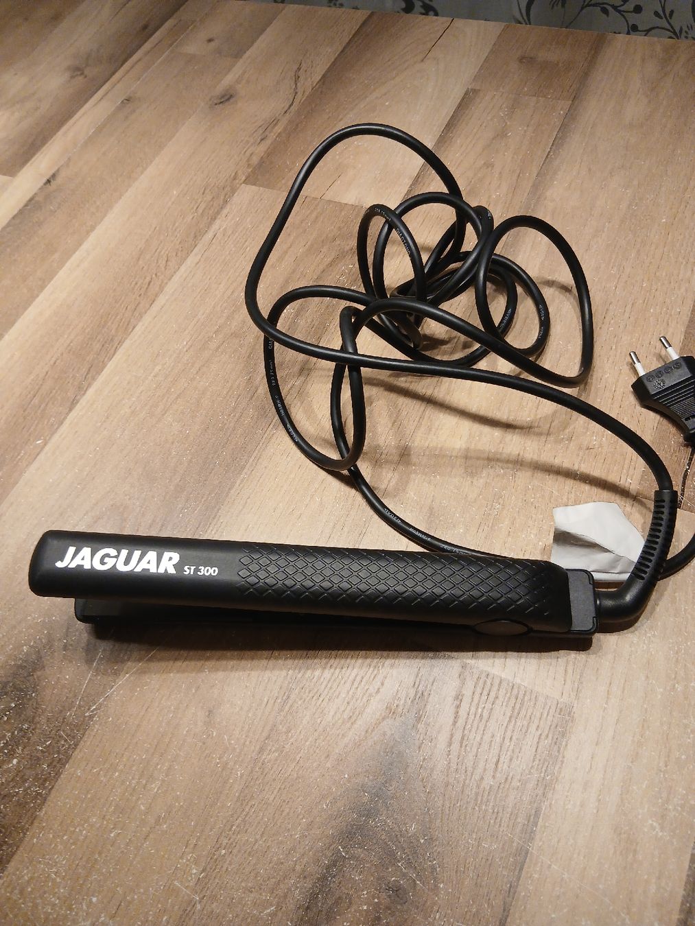 Jaguar Lockenstäbe & Haarglätter: Glätteisen Jaguar ST300 – Neu (gemäss Beschreibung) aus Oetwil am See von Eveline94. 2