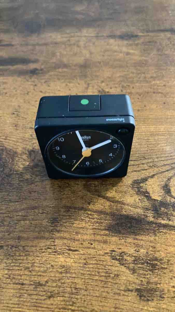 Braun Sveglie: Wecker Braun analog schwarz gebraucht – Usato da Safenwil venduto da Momohabilis