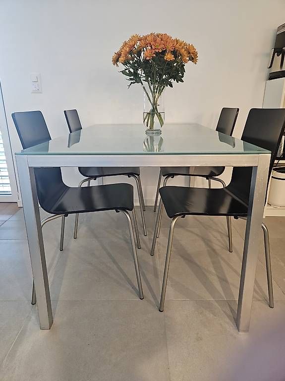 Tischset: Table et 4 chaises à donner – Gebraucht aus Bussigny von ana_v9l2 4