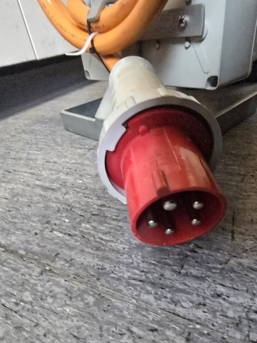 Elettrotecnica: Spälti 63 A power distributor – Usato da Zürich venduto da Roy-Events-Zurich 1