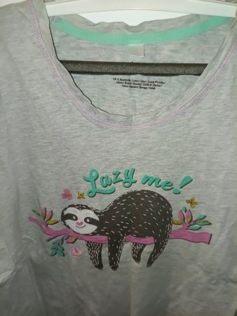 Niedlicher Pyjama mit Faultier Motiv, 2 Teilig, Grösse 44.