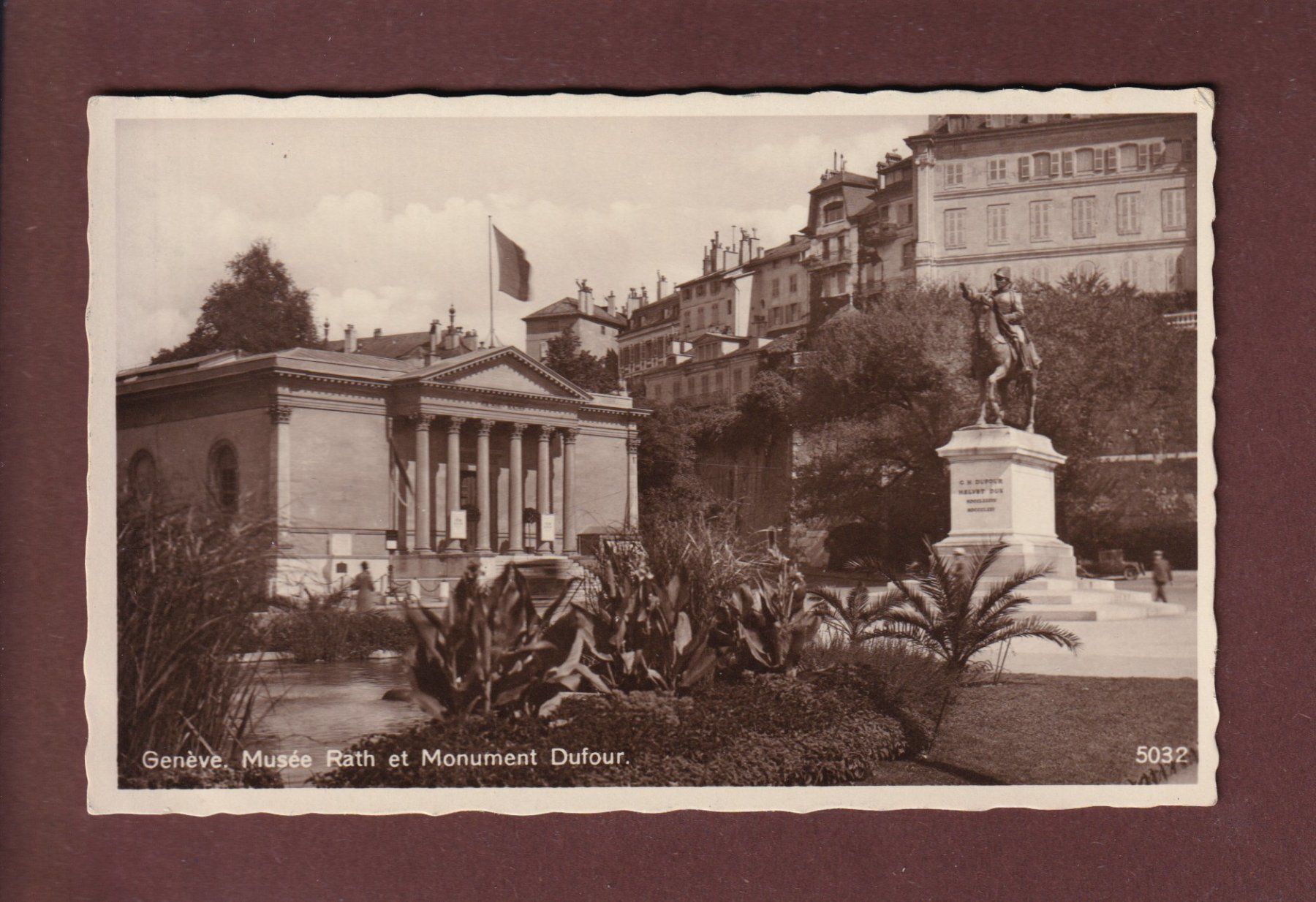 Cartoline postali: GENEVE - Musée Rath et Monument Dufour – Usato da Pully venduto da nicecards