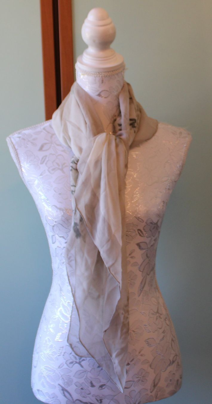 Foulard & Sciarpe: Seidenfoulard – Usato da Schaan venduto da antikes_und_kurioses