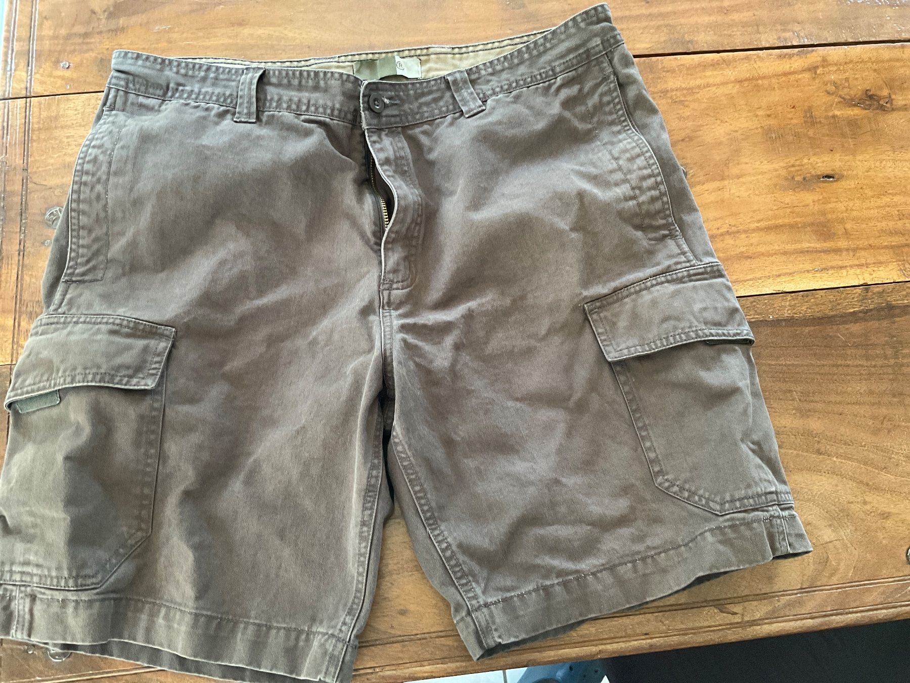 Pantaloni: Short cargo homme, taille 54 – Usato da Avenches venduto da Tinkey