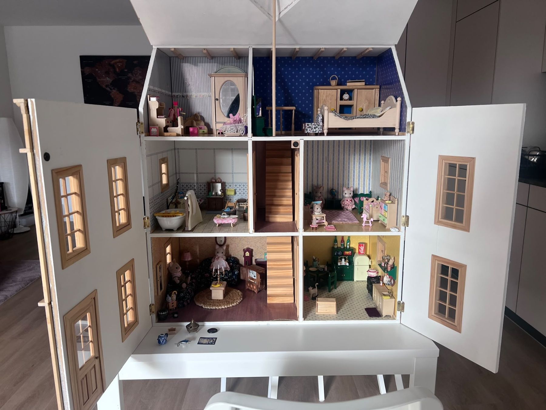 Case e mobili per bambole: PUPPENHAUS ECHTHOLZ 1996 HANDMADE – Usato da Biel/Bienne venduto da suandre 1
