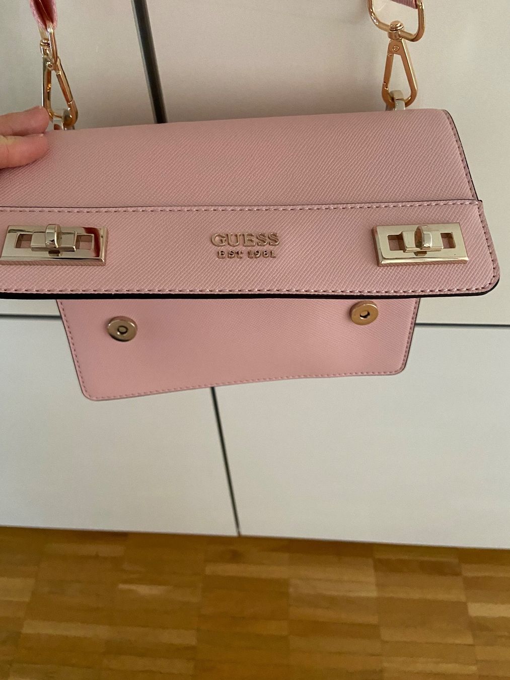 Guess Sacs femmes: Neu: GUESS Umhängetasche – D'occasion à Bülach par kittygismo 2