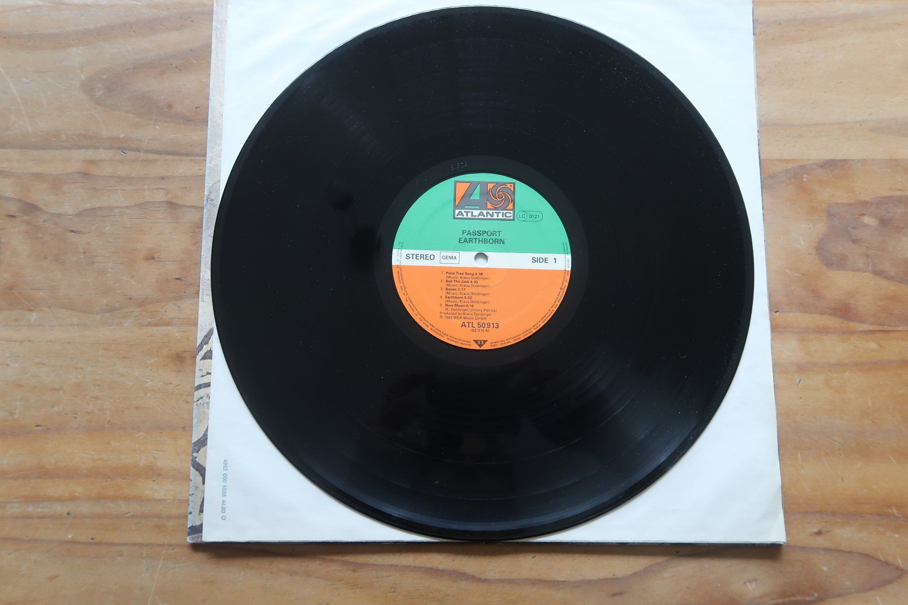Dischi in vinile: KLAUS DOLDINGER'S PASSPORT - EARTHBORN - VINYL LP – Usato da Basel venduto da Patiscat 3