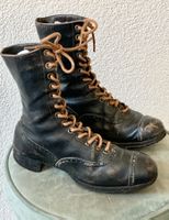 Antike Schnürstiefel aus Leder, genagelt