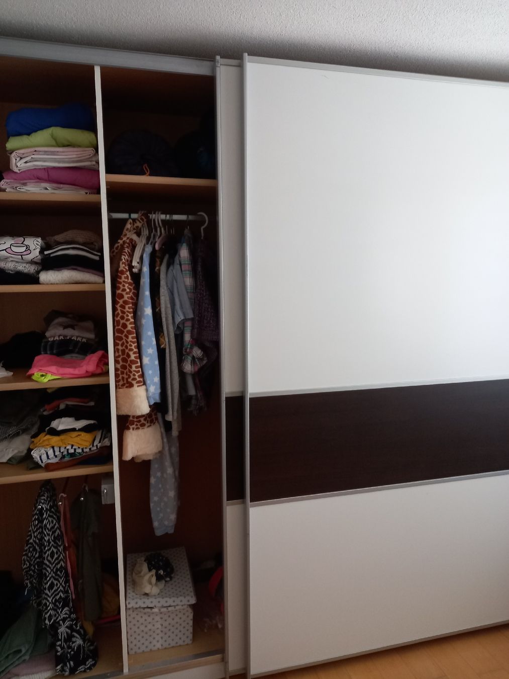 Armadi: grosser Kleiderschrank mit schiebetüren – Usato da willisau venduto da cesar08 4