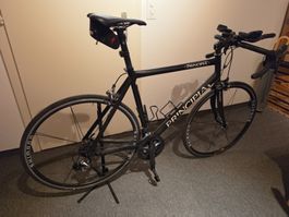 Principia Rennrad mit handgefertigtem Aluminiumrahmen