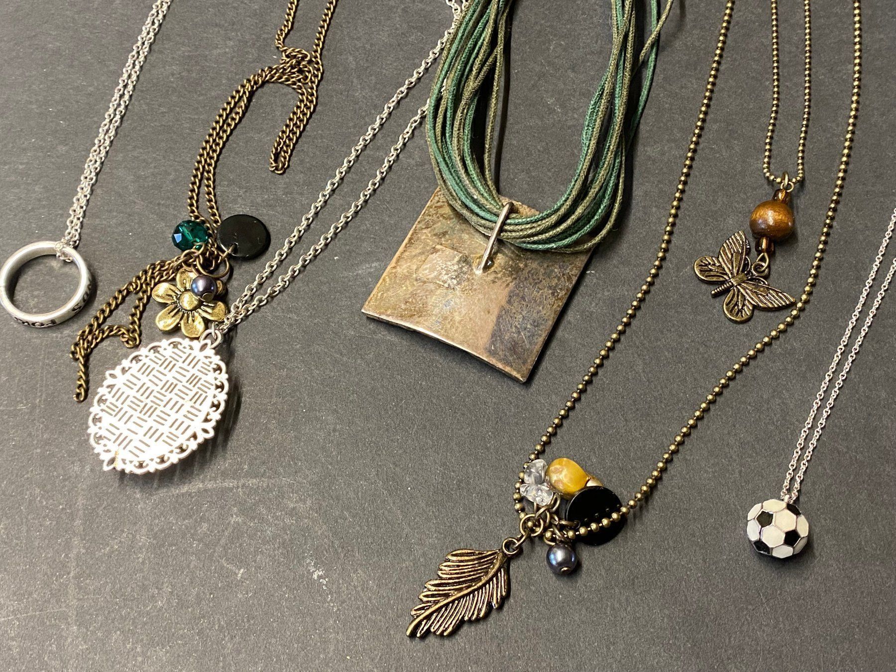 Autres bijoux: Modeschmuck Lot, 6 Kette und 1 Ring – D'occasion à Schaffhausen par sparzone 5