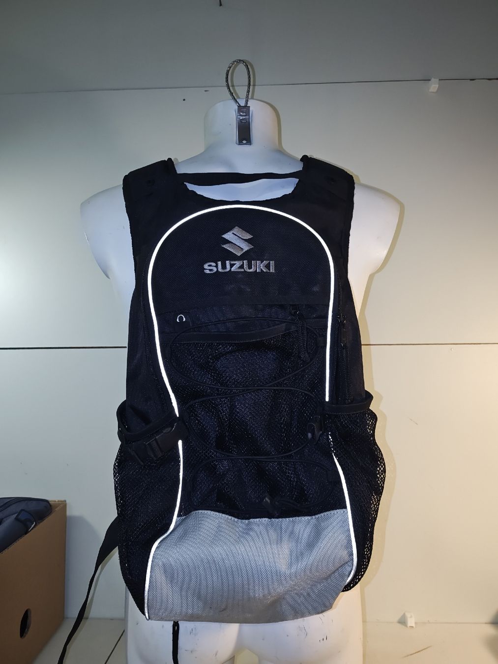 Suzuki Zaini: Suzuki Rucksack.  (nov524) – Usato da Künten venduto da Schnaepplihuus