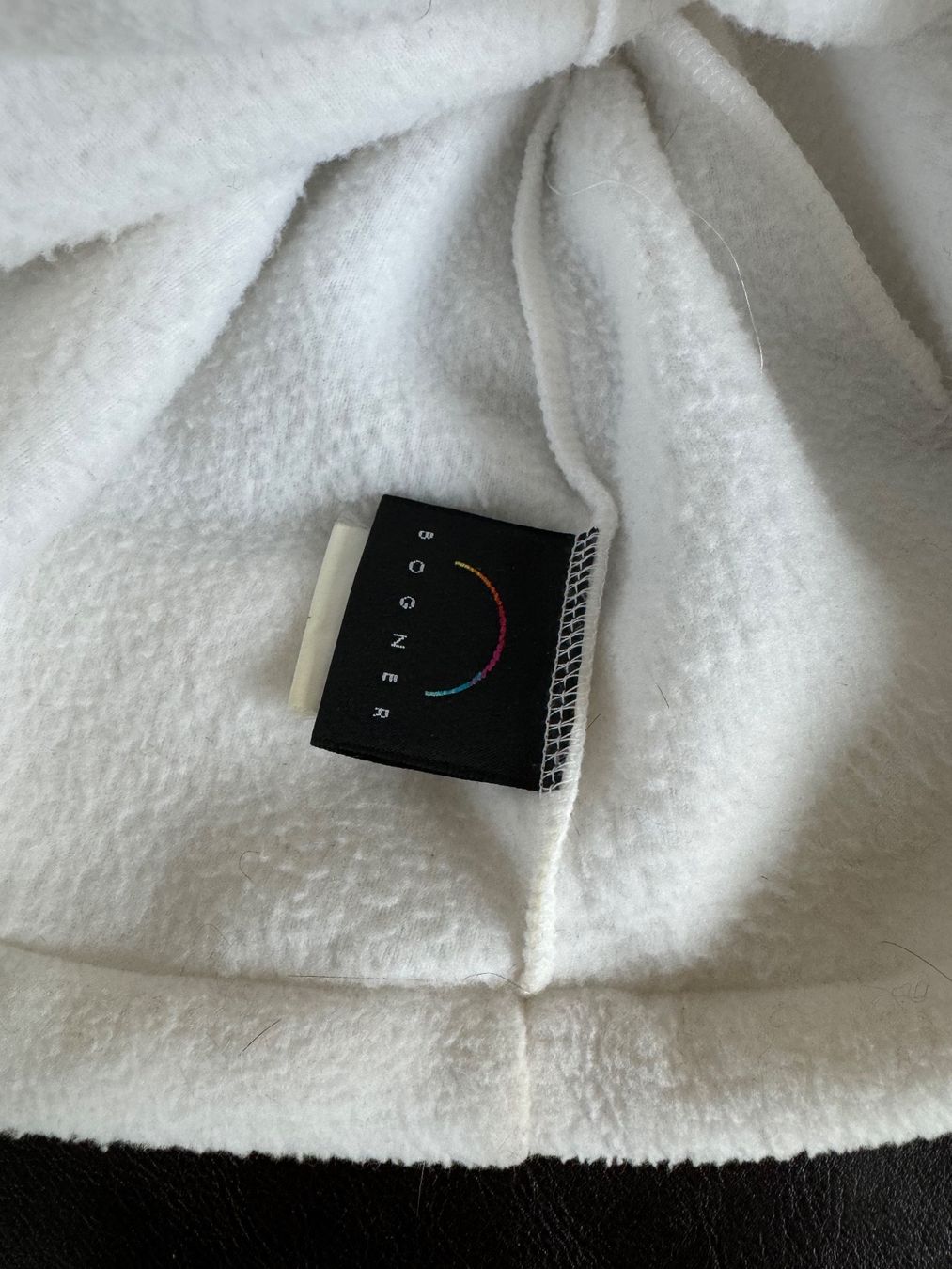 Bogner Copricapi, berretti & cappellini: Vintage Bogner Mütze Weiss – Usato da Trélex venduto da stripedthrift 2