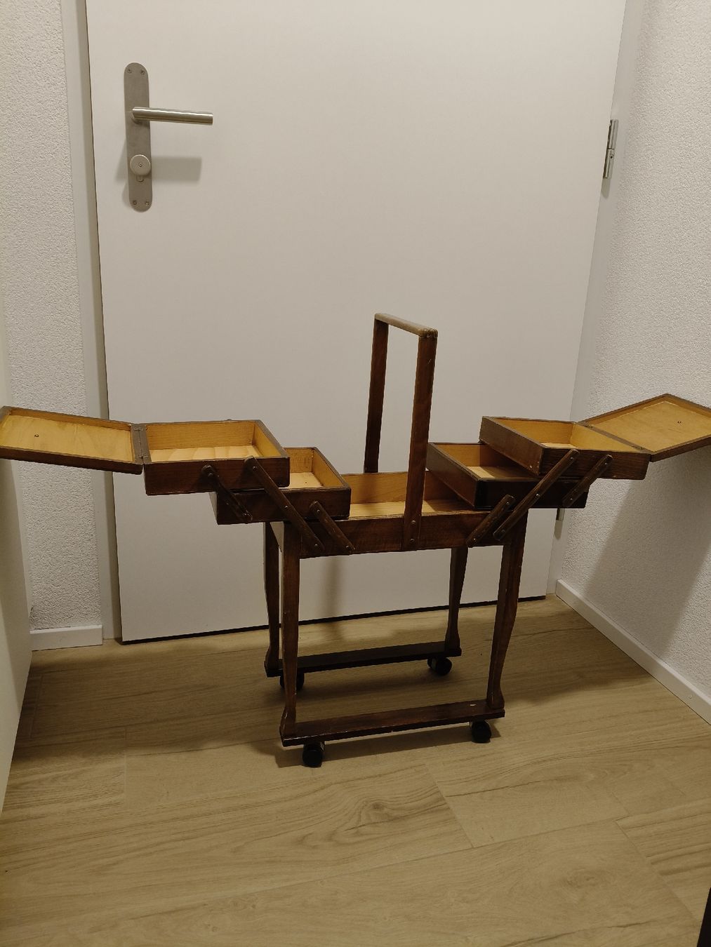 Barattoli: Travailleuse / boîte à couture – Usato da Monthey venduto da lesaffairesdecamille 4